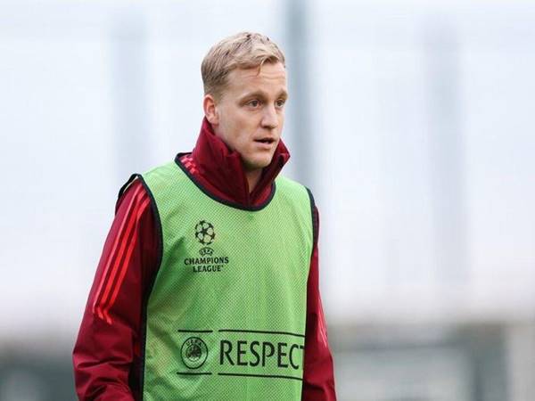 Tin MU 16/12: Quỷ đỏ chấp nhận lỗ để bán Van de Beek